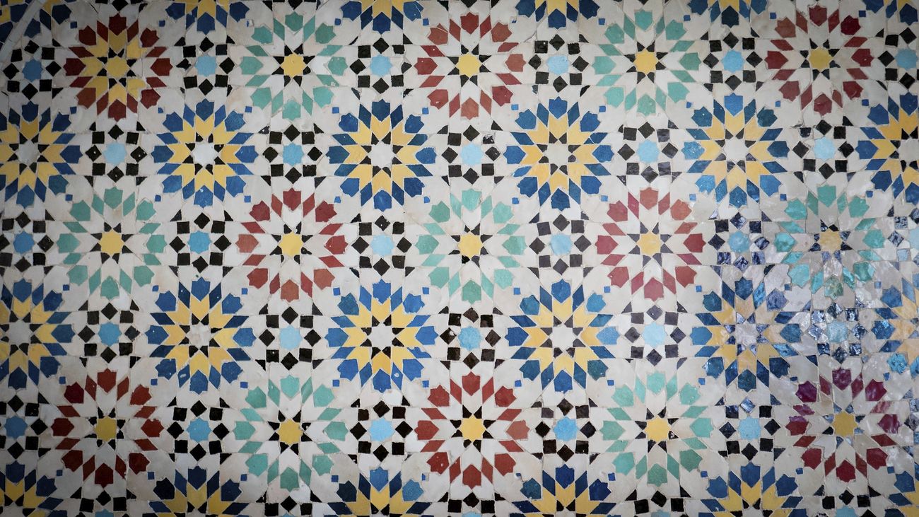 Patterned ceramic floor